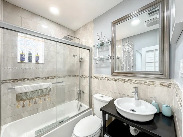 2534 Wilson St, Hollywood FL 33020