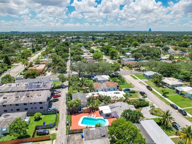 2534 Wilson St, Hollywood FL 33020