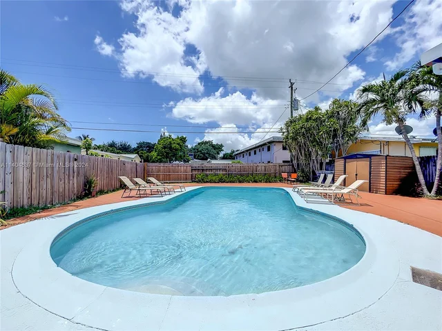 2534 Wilson St, Hollywood FL 33020