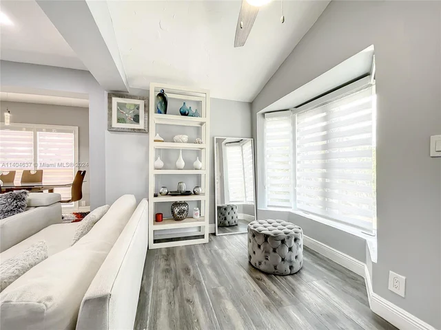 2534 Wilson St, Hollywood FL 33020