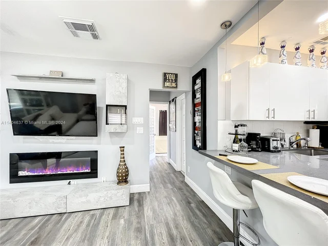 2534 Wilson St, Hollywood FL 33020