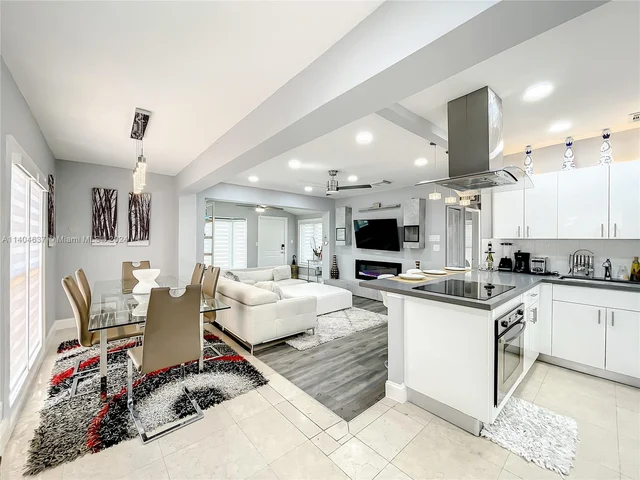 2534 Wilson St, Hollywood FL 33020