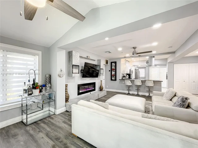 2534 Wilson St, Hollywood FL 33020