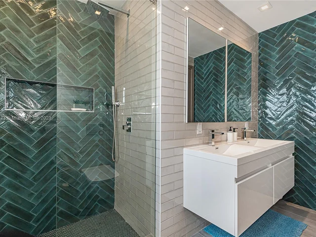 1281 Stillwater Dr # 1281, Miami Beach FL 33141