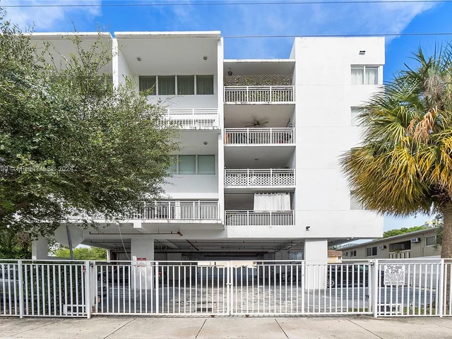 498 SW 2nd St # 2D, Miami FL 33130