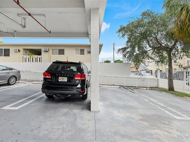 498 SW 2nd St # 2D, Miami FL 33130