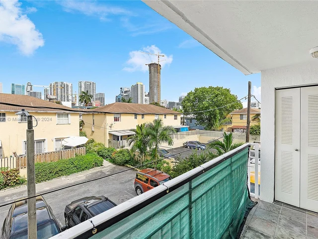 498 SW 2nd St # 2D, Miami FL 33130