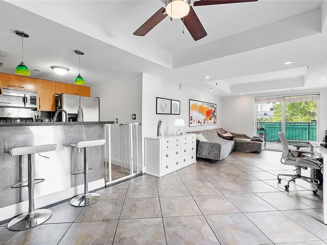 498 SW 2nd St # 2D, Miami FL 33130