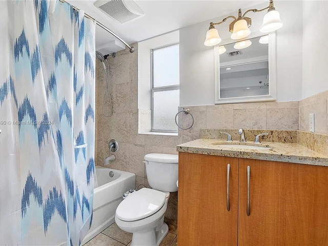 498 SW 2nd St # 2D, Miami FL 33130