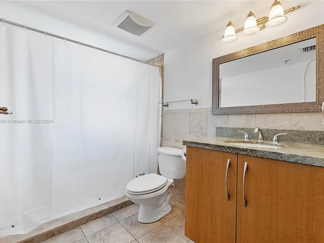 498 SW 2nd St # 2D, Miami FL 33130