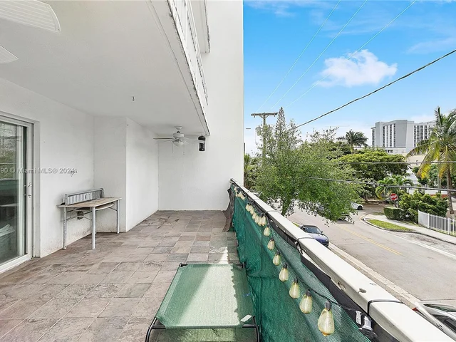 498 SW 2nd St # 2D, Miami FL 33130