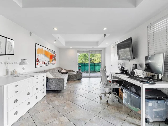 498 SW 2nd St # 2D, Miami FL 33130