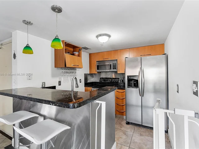 498 SW 2nd St # 2D, Miami FL 33130