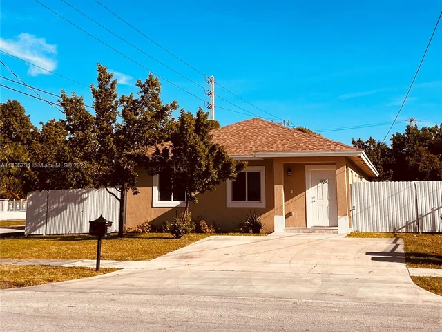 806 NW 114th St, Miami FL 33168