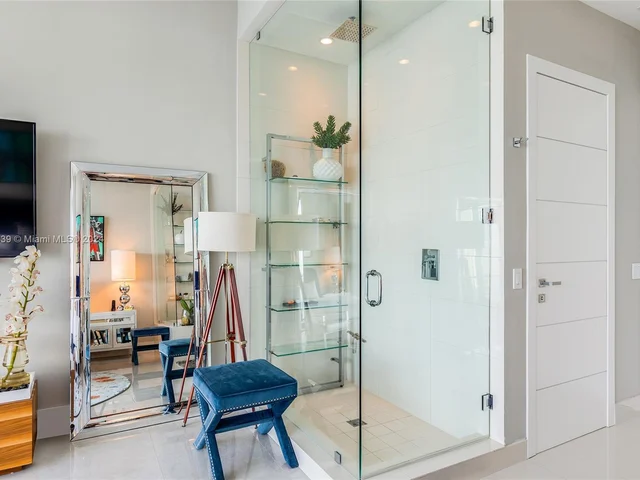 460 NE 28th St # 4003, Miami FL 33137