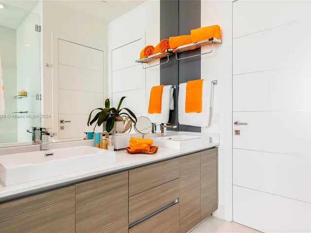 460 NE 28th St # 4003, Miami FL 33137