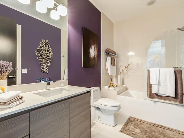 460 NE 28th St # 4003, Miami FL 33137