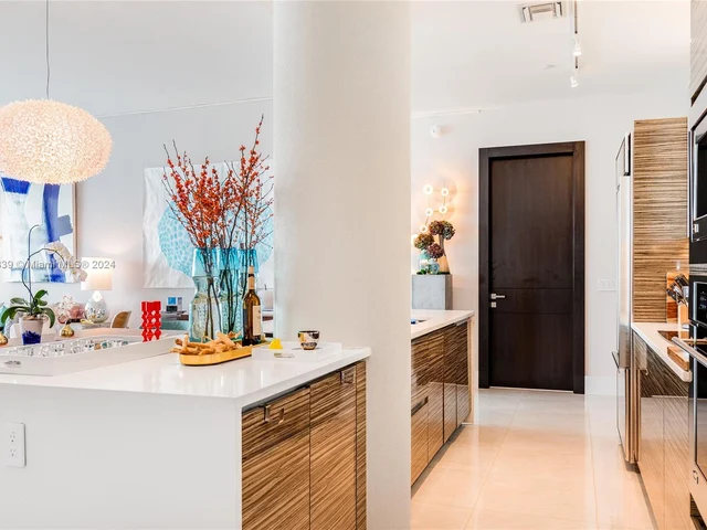 460 NE 28th St # 4003, Miami FL 33137