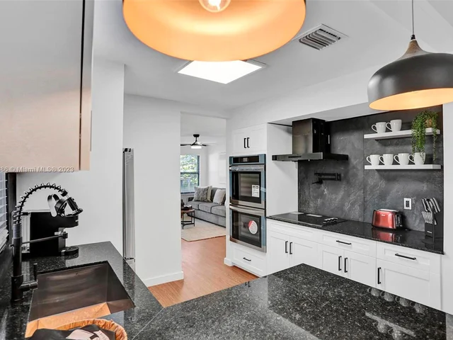 6529 SW 39th Ter, Miami FL 33155