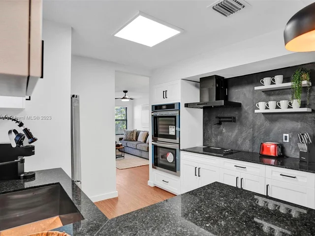 6529 SW 39th Ter, Miami FL 33155