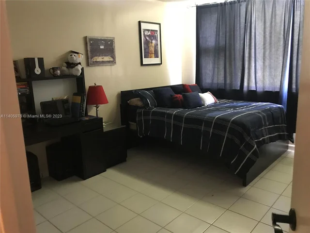 4400 Hillcrest Dr # 215B, Hollywood FL 33021