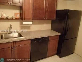 4400 Hillcrest Dr # 215B, Hollywood FL 33021