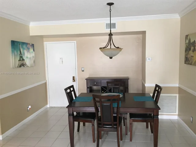 4400 Hillcrest Dr # 215B, Hollywood FL 33021