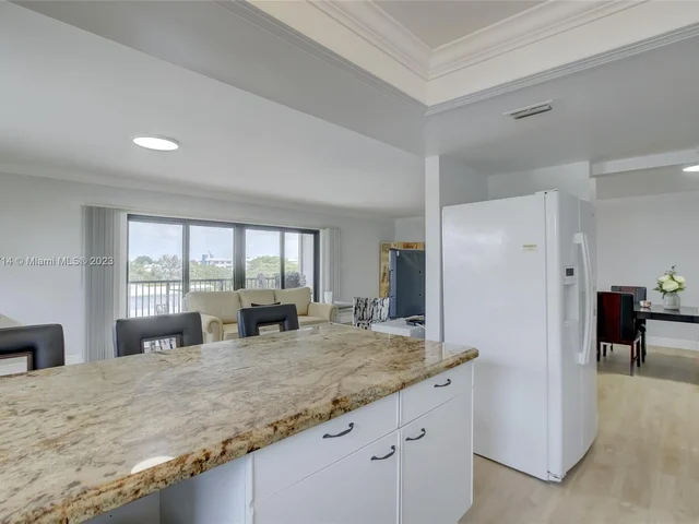 520 Orton Ave # 504, Fort Lauderdale FL 33304