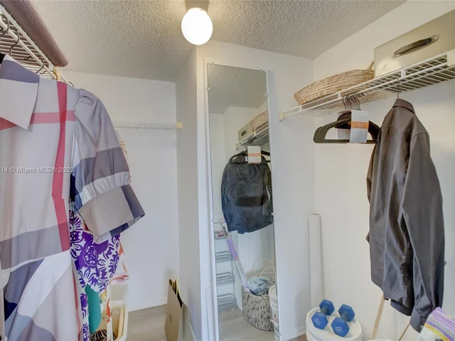 520 Orton Ave # 504, Fort Lauderdale FL 33304