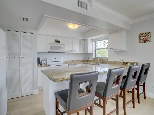 520 Orton Ave # 504, Fort Lauderdale FL 33304