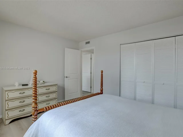 520 Orton Ave # 504, Fort Lauderdale FL 33304