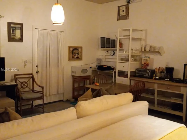 652 NE 77th St # 1, Miami FL 33138