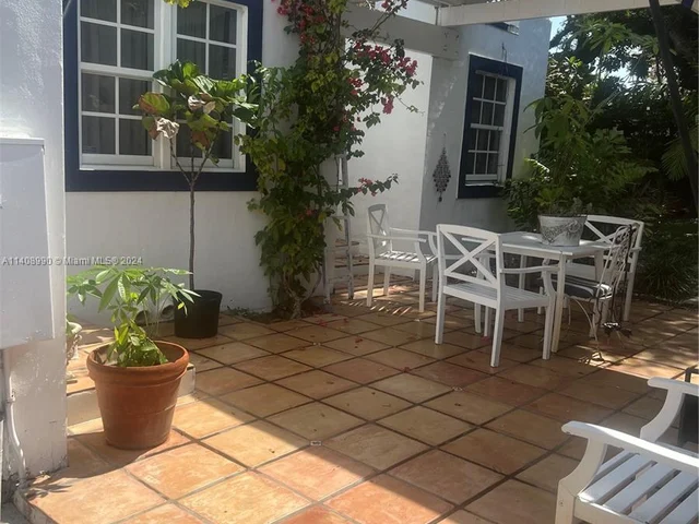 652 NE 77th St # 1, Miami FL 33138