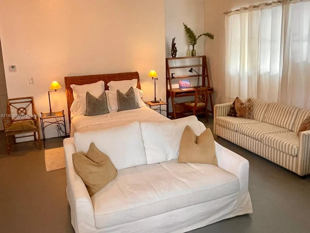 652 NE 77th St # 1, Miami FL 33138