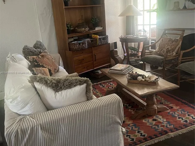 652 NE 77th St # 1, Miami FL 33138