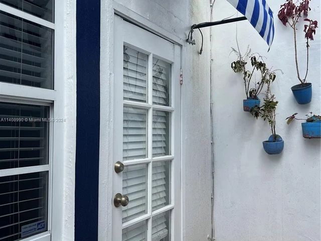 652 NE 77th St # 1, Miami FL 33138