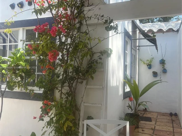 652 NE 77th St # 1, Miami FL 33138