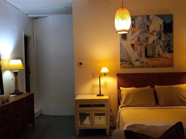 652 NE 77th St # 1, Miami FL 33138