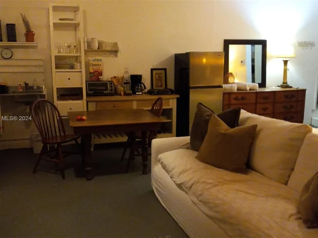 652 NE 77th St # 1, Miami FL 33138