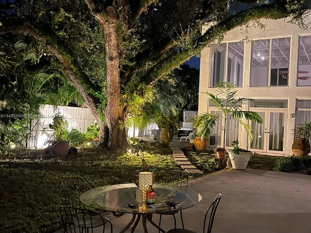 652 NE 77th St # 1, Miami FL 33138