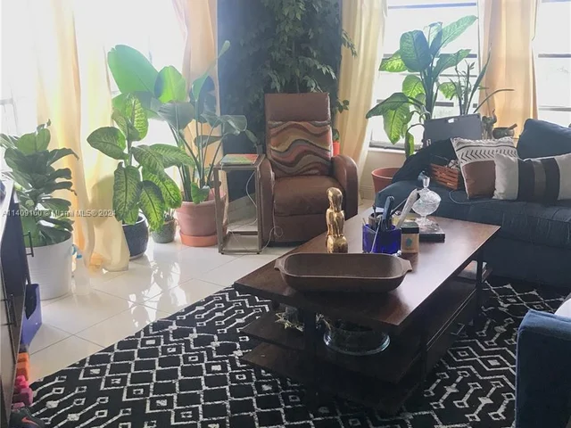 4174 Inverrary Dr # 1015, Lauderhill FL 33319