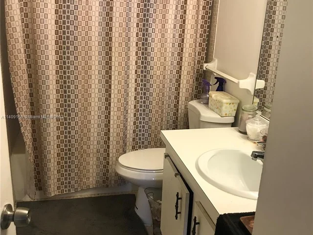 4174 Inverrary Dr # 1015, Lauderhill FL 33319