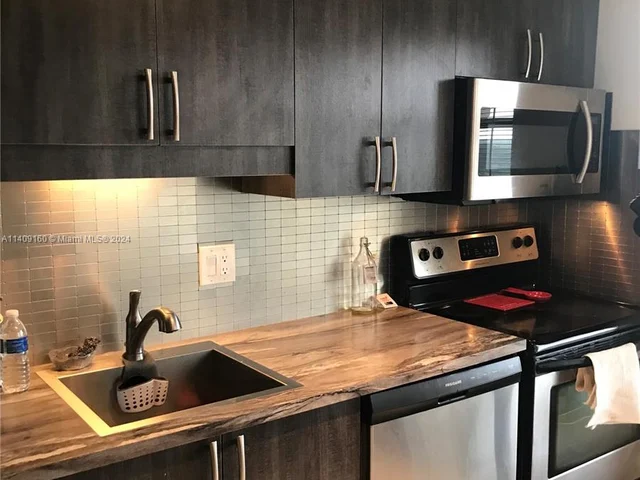 4174 Inverrary Dr # 1015, Lauderhill FL 33319