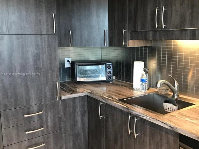 4174 Inverrary Dr # 1015, Lauderhill FL 33319