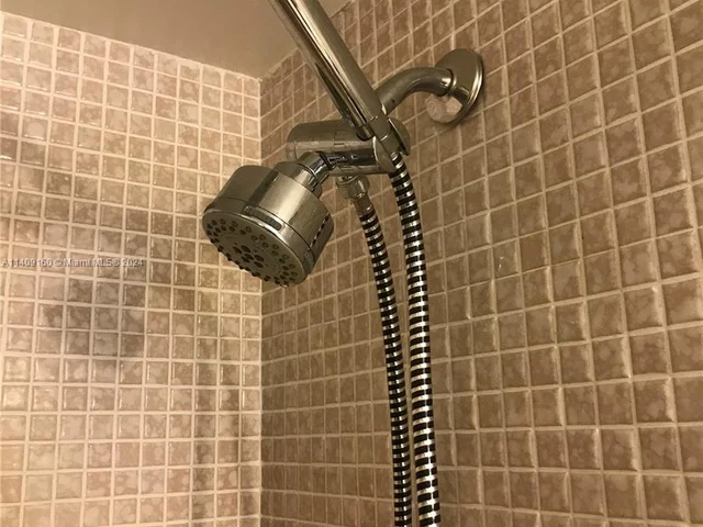 4174 Inverrary Dr # 1015, Lauderhill FL 33319