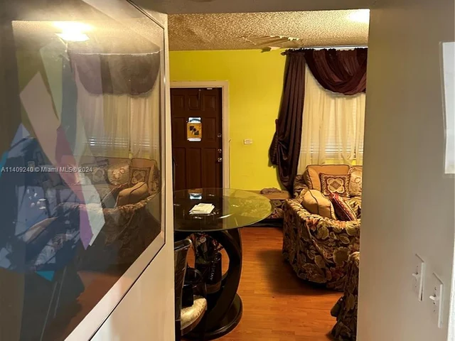 14255 Memorial Hwy 4h Hwy # 4H, Miami FL 33161