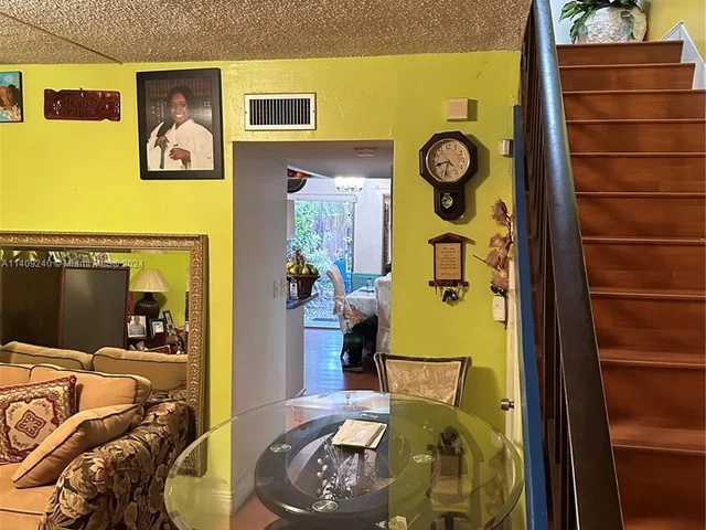 14255 Memorial Hwy 4h Hwy # 4H, Miami FL 33161