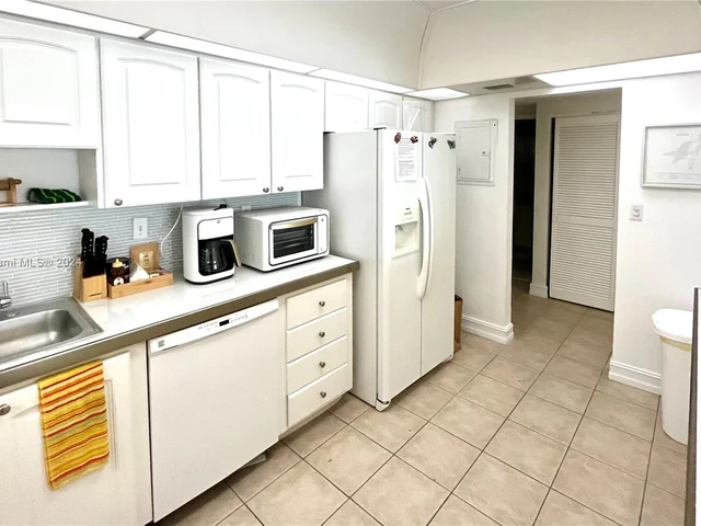 19370 Collins Ave # 1010, Sunny Isles Beach FL 33160