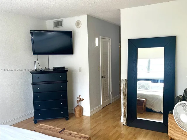 19370 Collins Ave # 1010, Sunny Isles Beach FL 33160