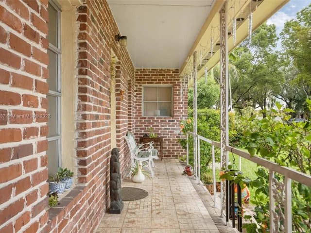 72 Palmetto Dr, Miami Springs FL 33166